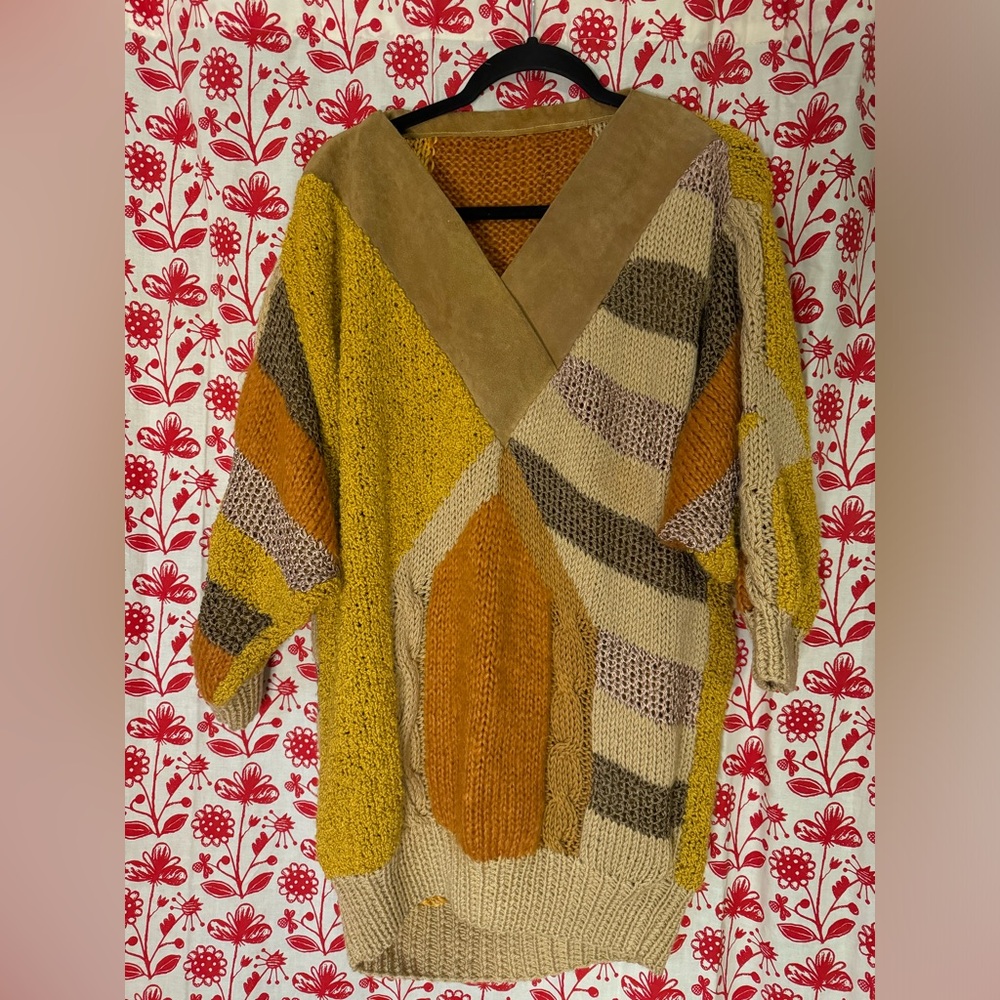 Amazing 70’s- 80’s sweater with suede collar